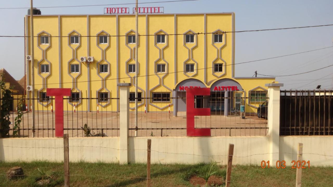 Hotel Altitel Bafoussam Екстериор снимка