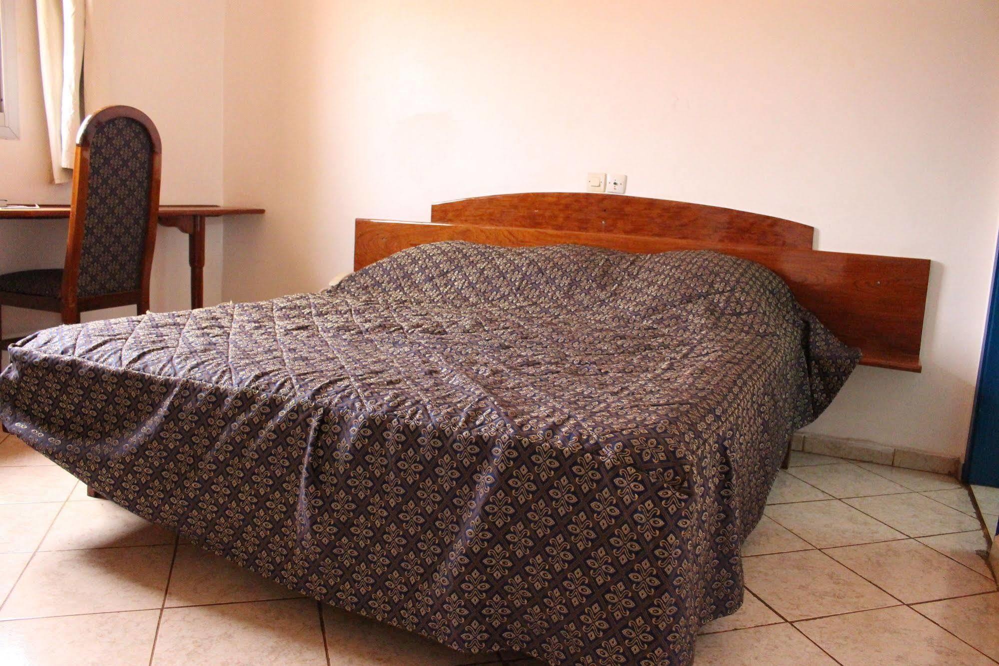 Hotel Altitel Bafoussam Екстериор снимка