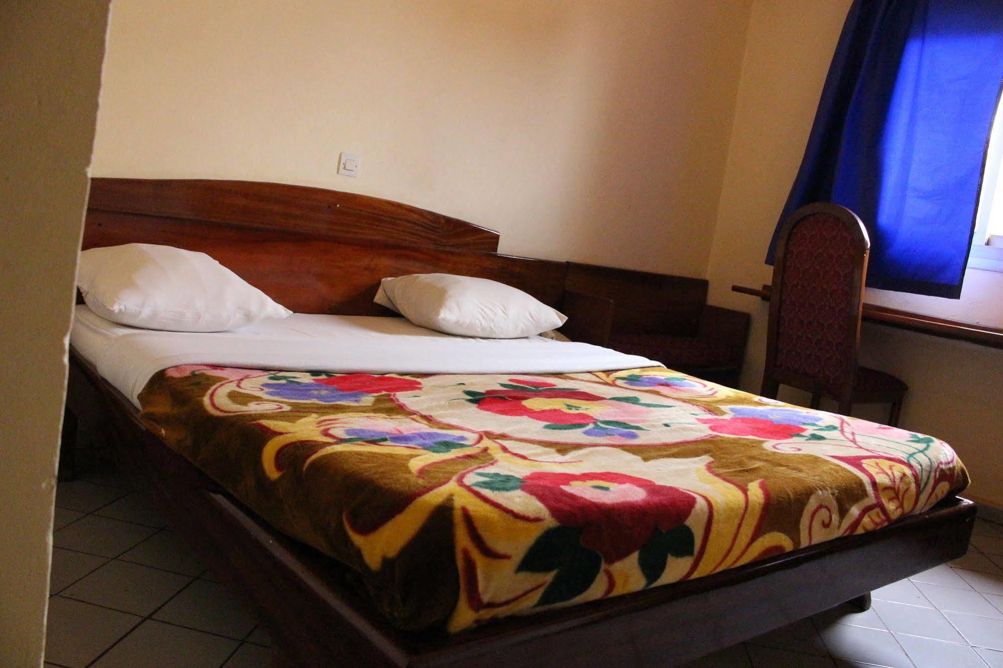 Hotel Altitel Bafoussam Екстериор снимка