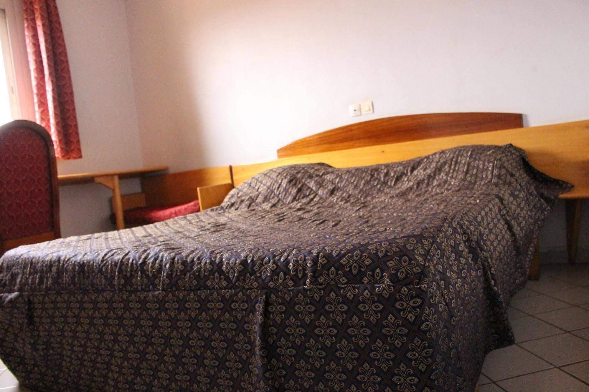 Hotel Altitel Bafoussam Екстериор снимка