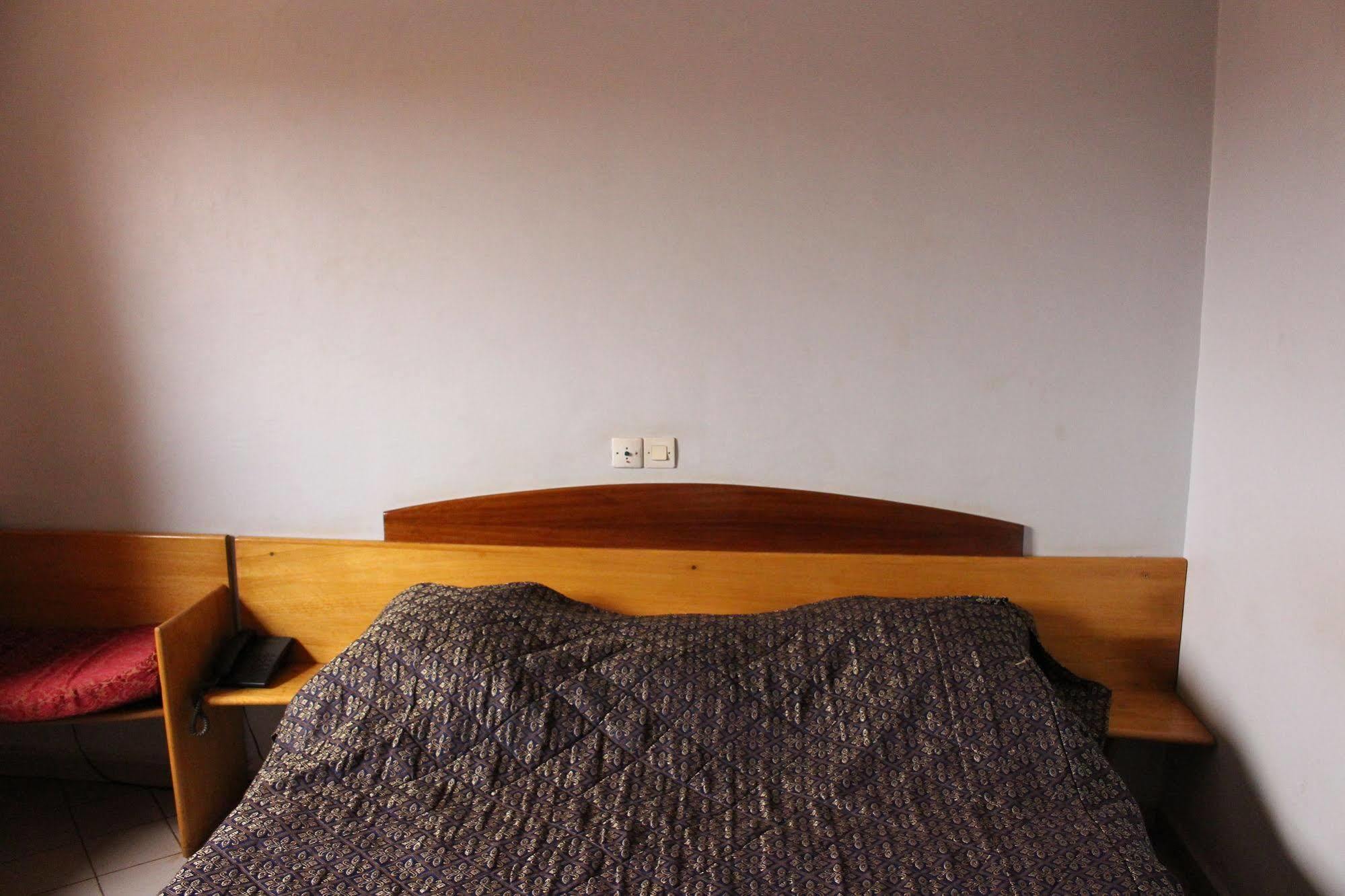 Hotel Altitel Bafoussam Екстериор снимка
